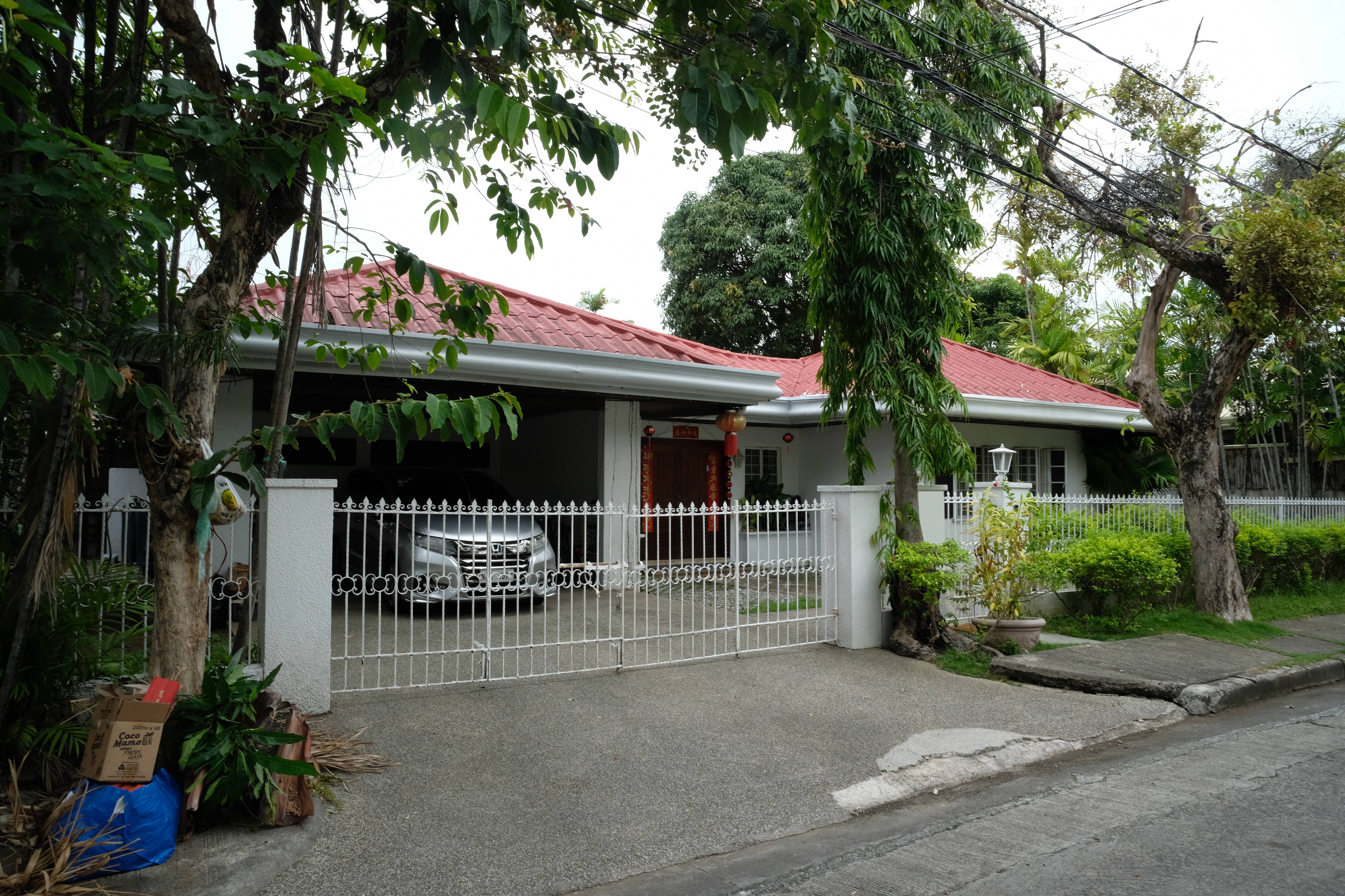 Inner House and Lot Near Park and School in Ayala Alabang Village