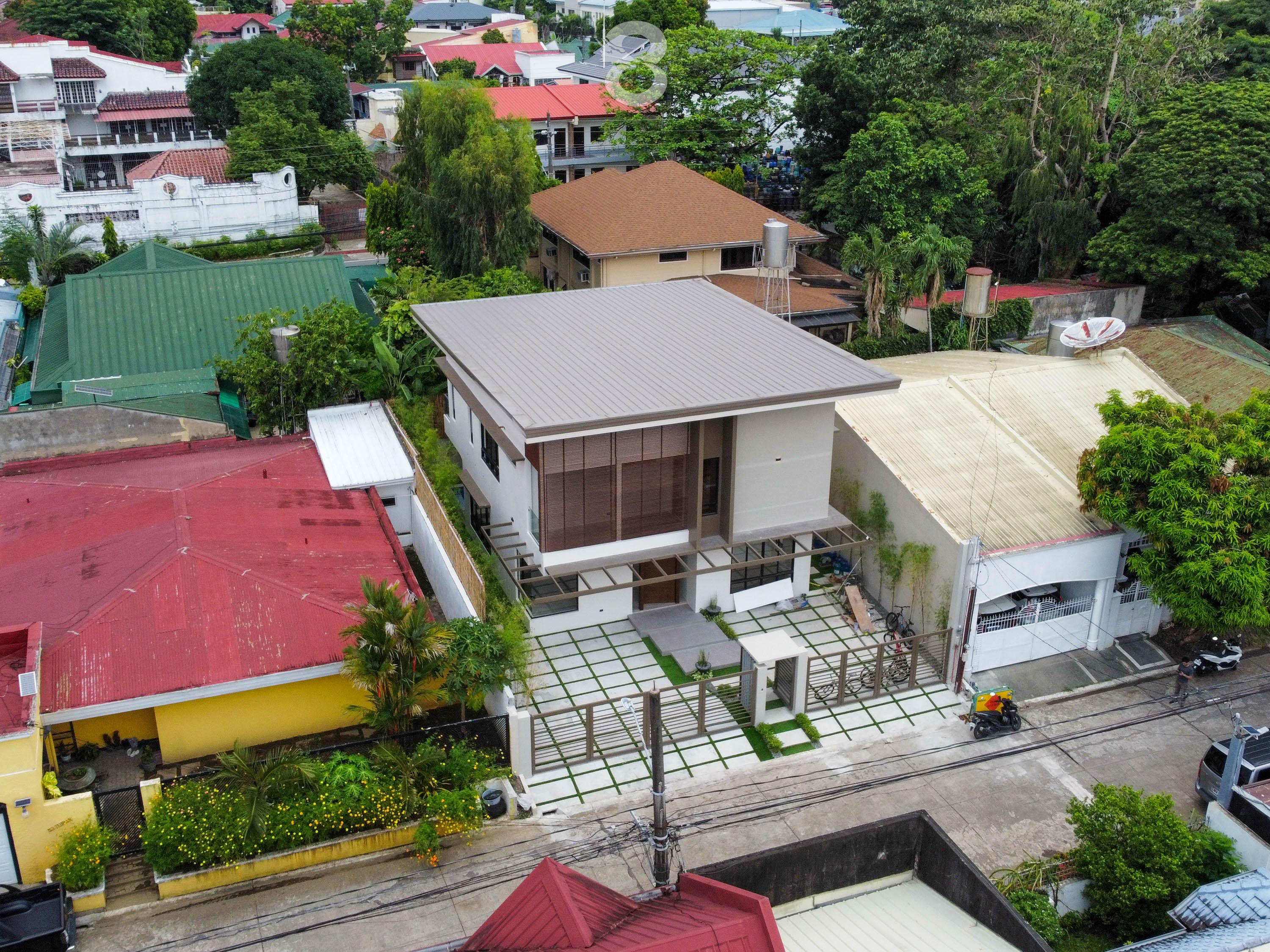 Modern Home With Pool in BF Triple T