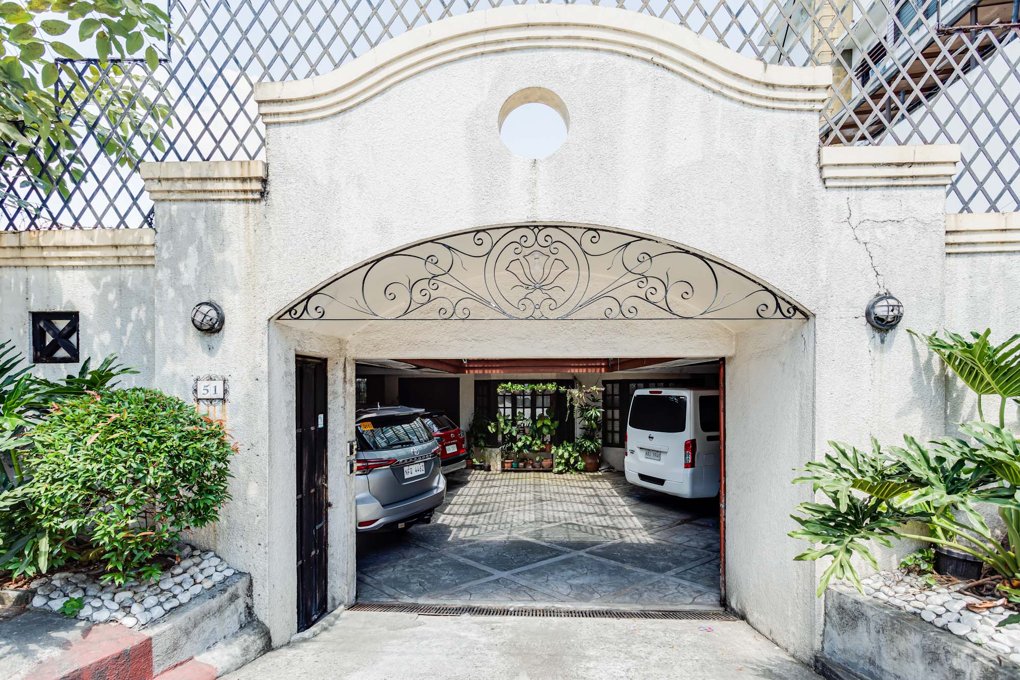 5BR, 2FLR SEMI FURNISHED HOUSE AND LOT WITH BASEMENT ALONG PANAY AVENUE QC