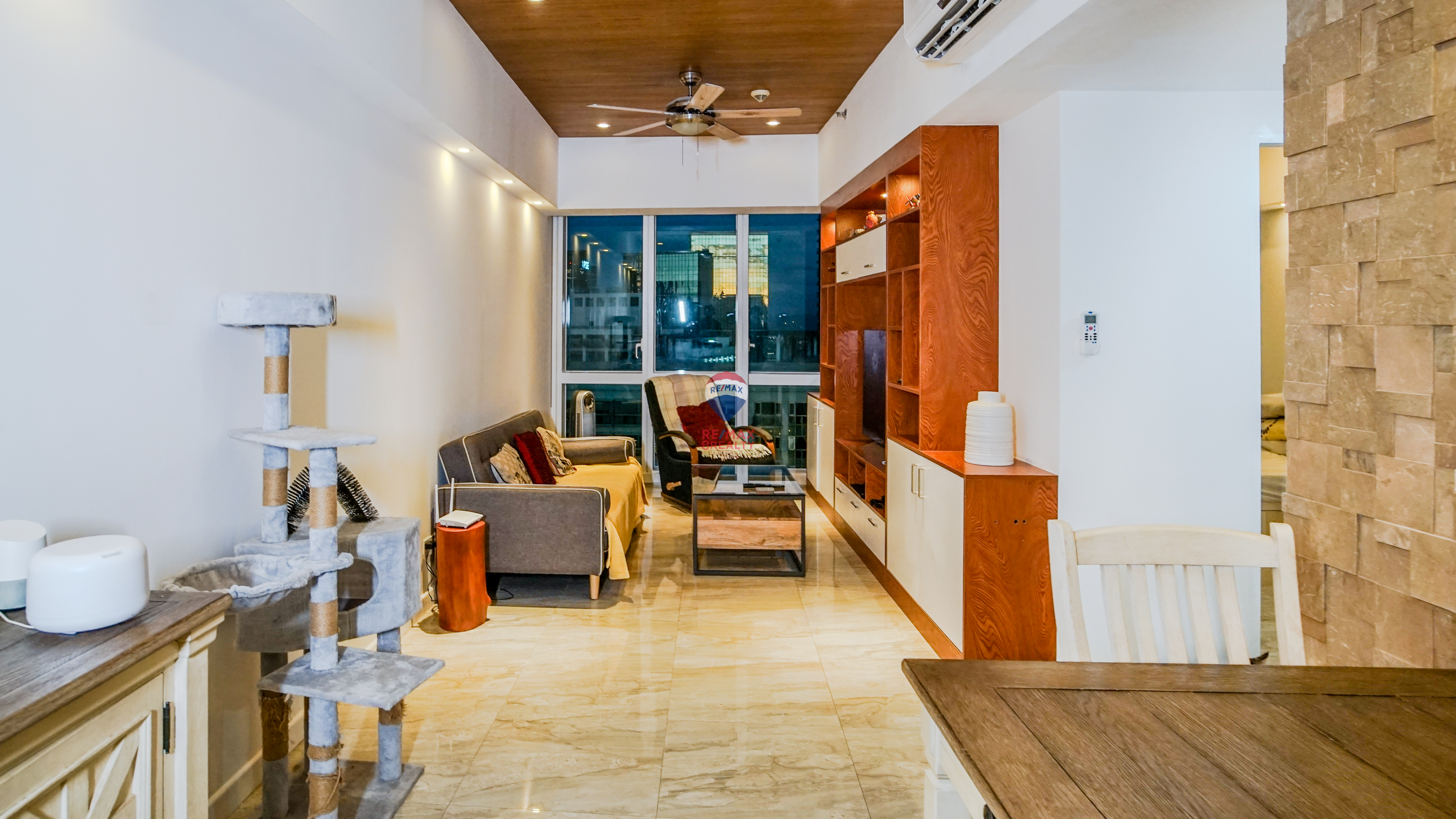 8 Forbes Town Road, Bonifacio Global City