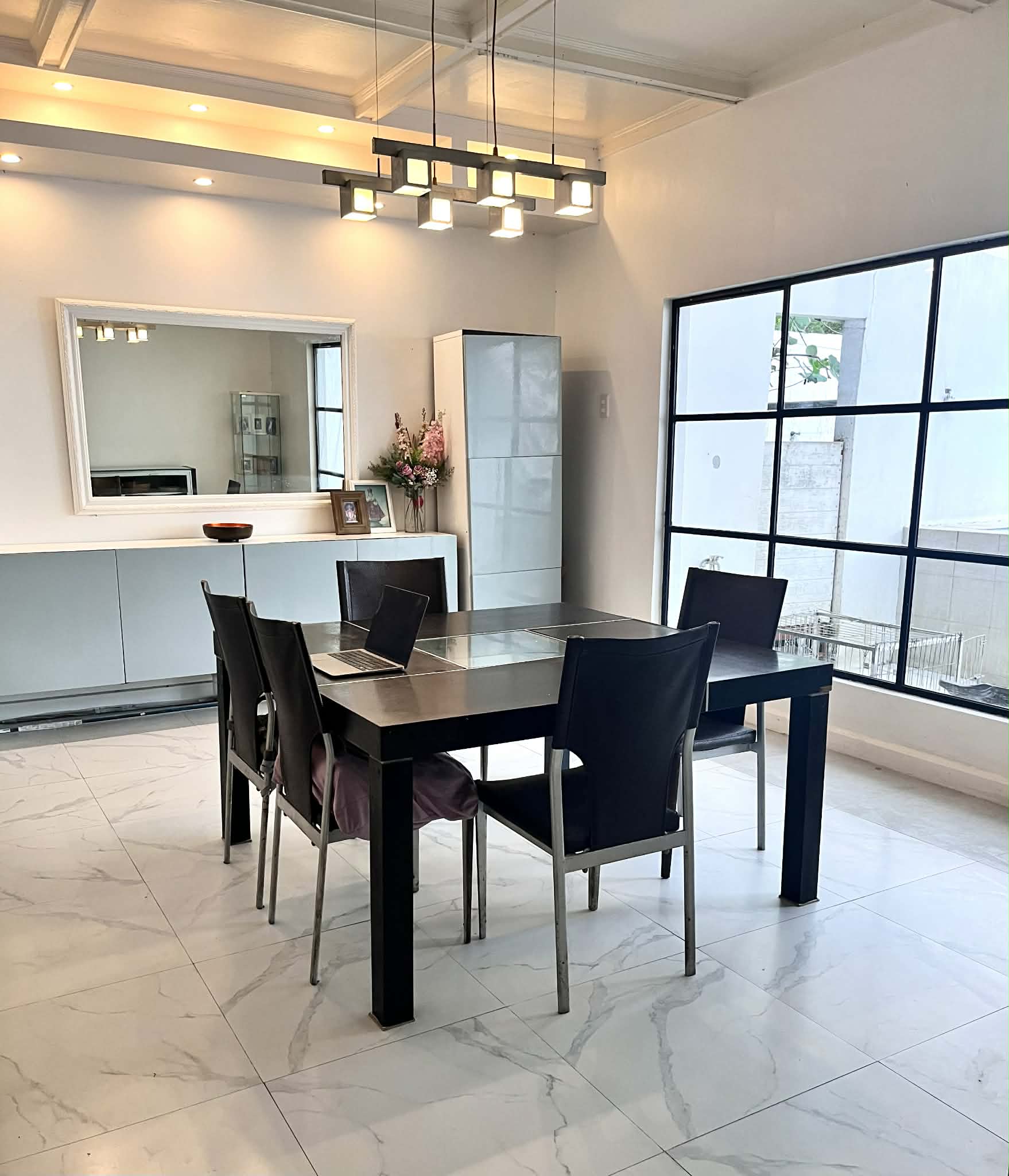 House and Lot in Merville Park Executive Area