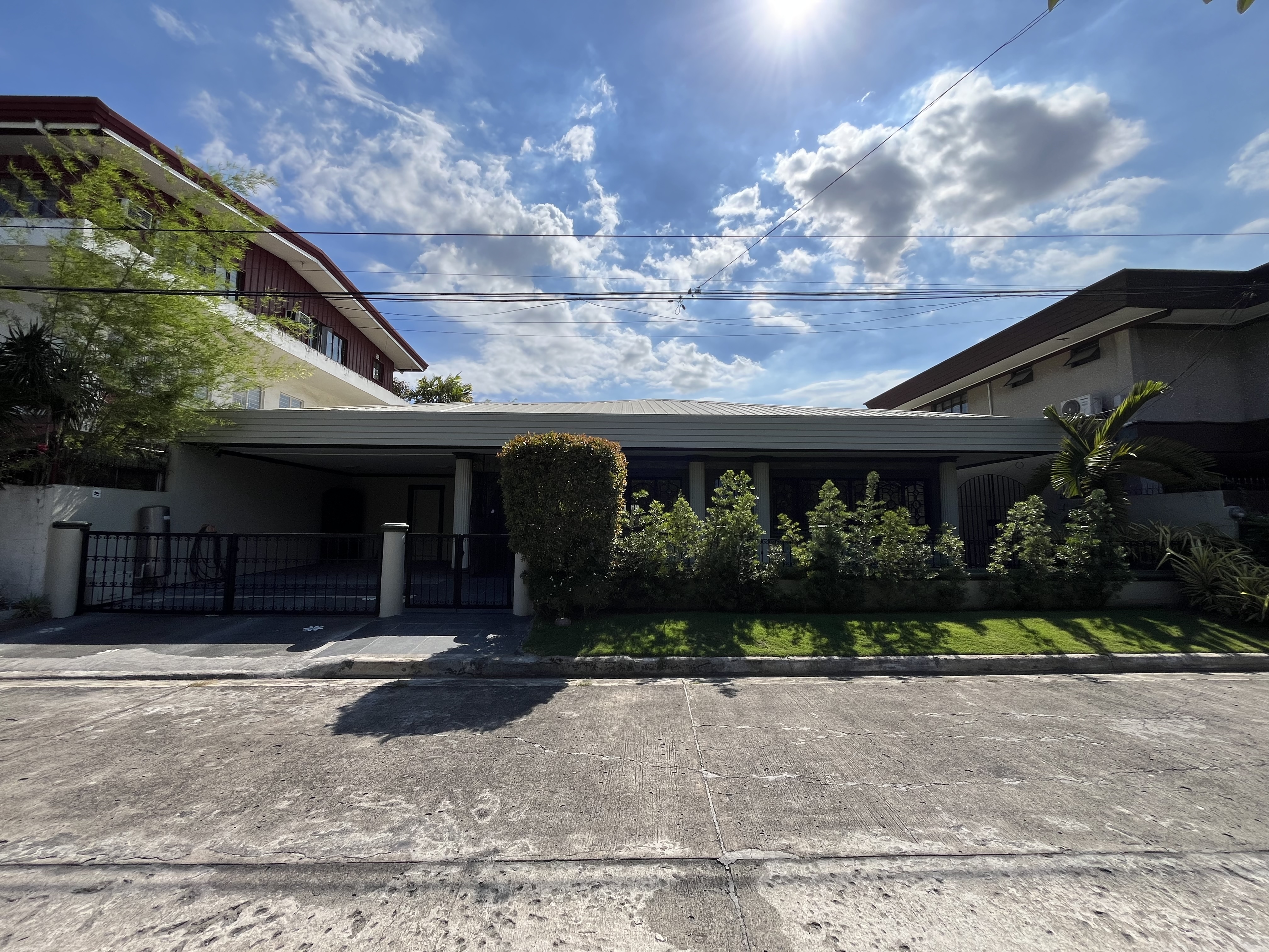 Well-maintained bungalow for sale in Merville Park, Paranaque City