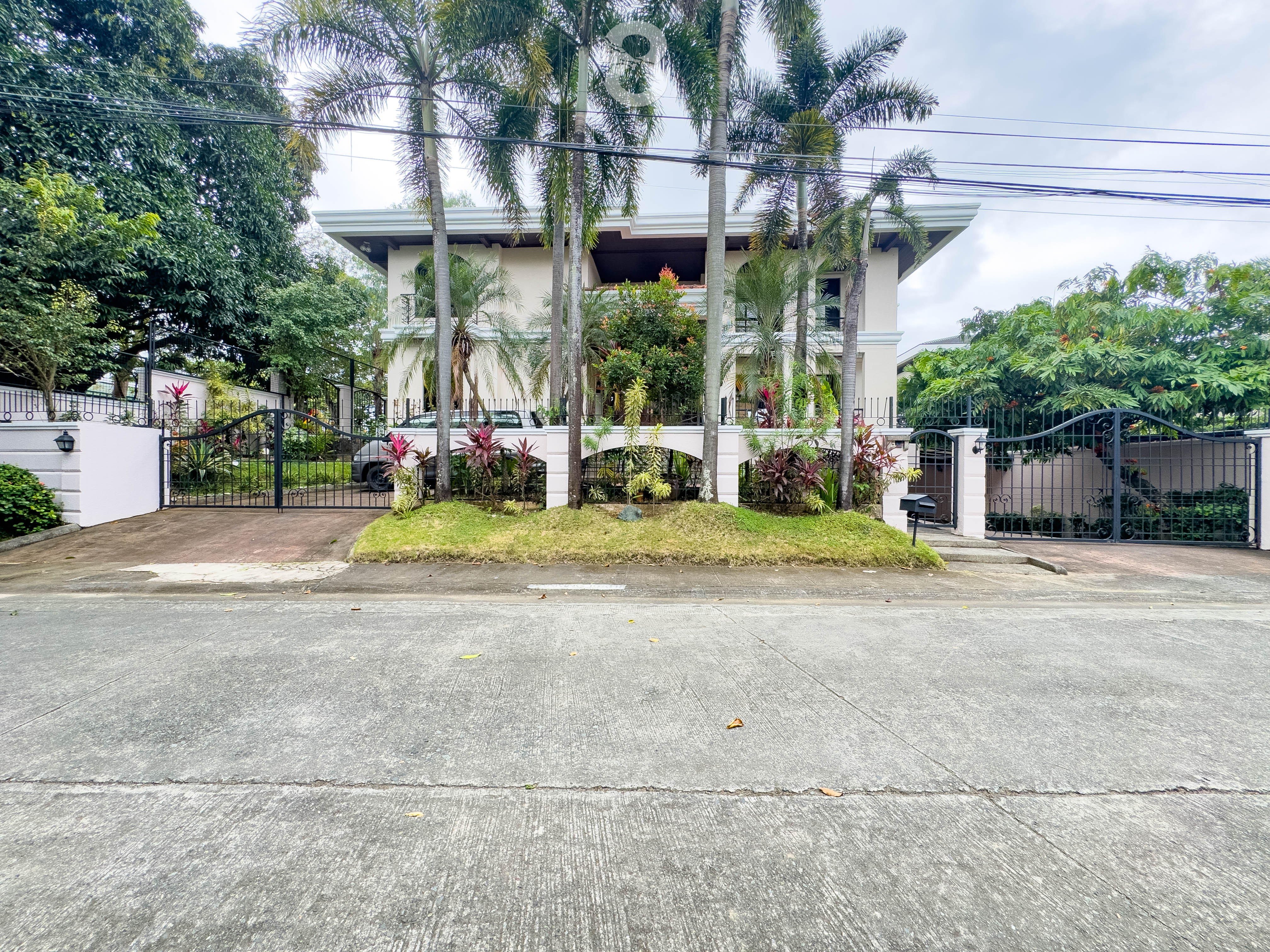 8 Bedroom Ayala Alabang House for Lease