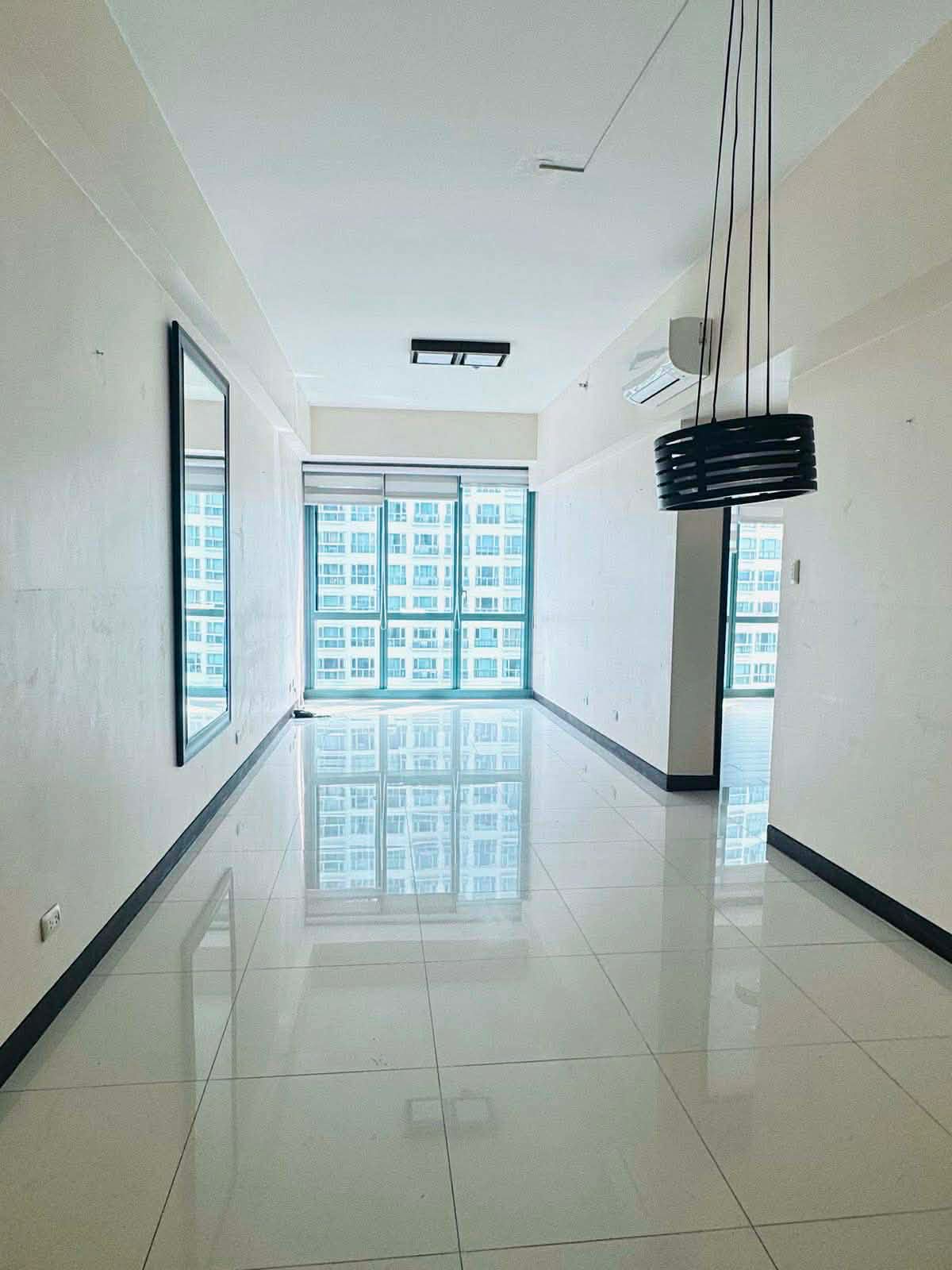 8 Forbes Town Road Residences, BGC