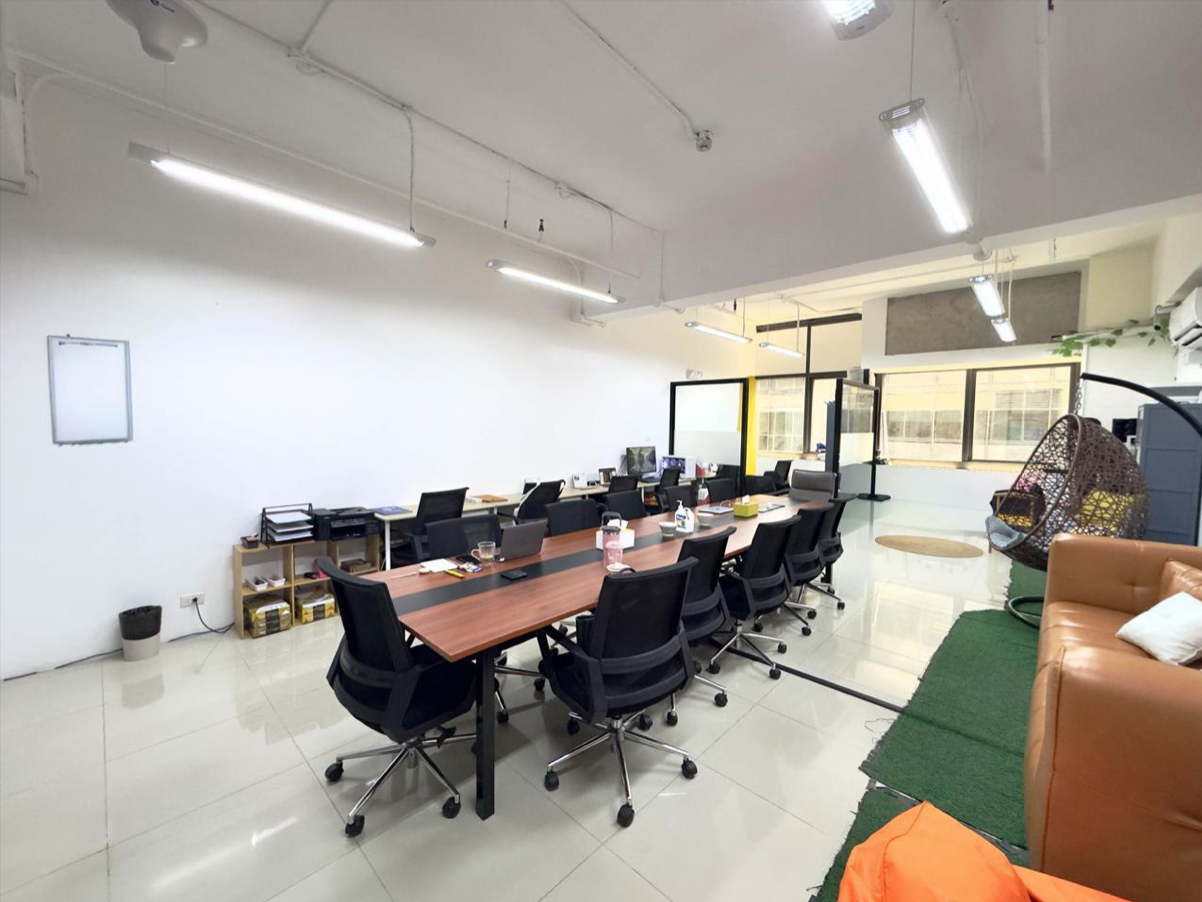 Semi-Fitted Office Space in Capital House, BGC, Taguig