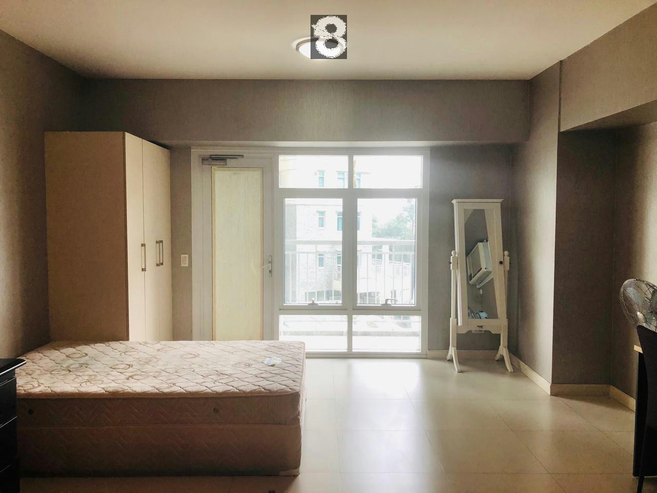 Two Serendra Red Oak Tower